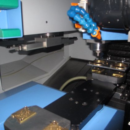 CU-1005 型 "Almac "加工中心