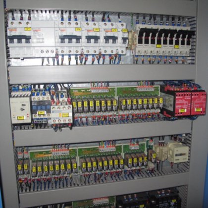 CU-1005 型 "Almac "加工中心