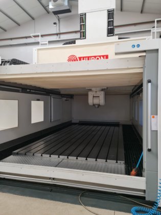 マシニングセンター "Huron "タイプKXG 45-23