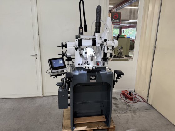 UNIVERSAL GRINDING MACHINE EWAG WS-11 in Biel/Bienne, Bern, Switzerland