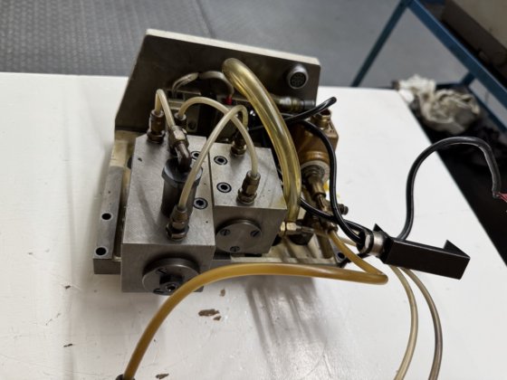 用于 Wahli W38 充电器的角阀支架