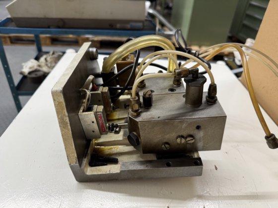 用于 Wahli W38 充电器的角阀支架