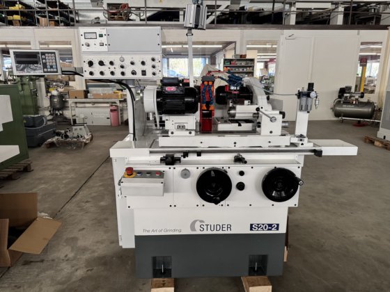 CYLINDRICAL GRINDING MACHINE STUDER S-20-2 in Biel/Bienne, Switzerland