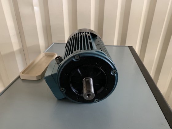 格兰富 "MG 100 LA4 型发动机