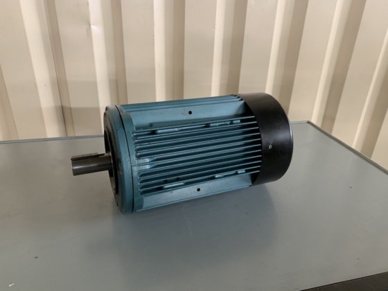 格兰富 "MG 100 LA4 型发动机