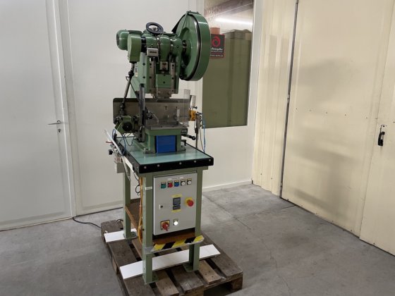 エキセントリックプレス "ボイトラー "D8-200