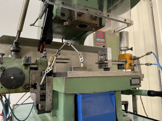 エキセントリックプレス "ボイトラー "D8-200