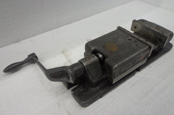 钳口宽度 110 毫米