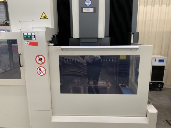 三菱 "EA12-VM 型压铸机