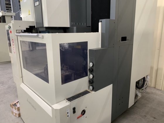 三菱 "EA12-VM 型压铸机