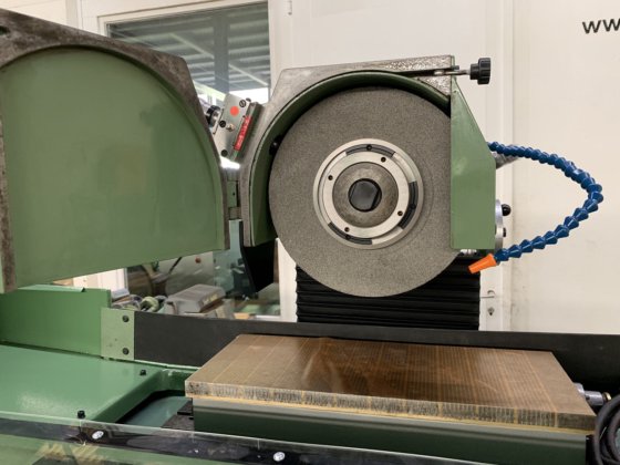 平面研削盤トリペット MHPE-500