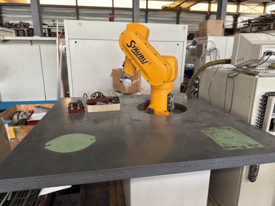 工业机器人“史陶比尔” RX60型