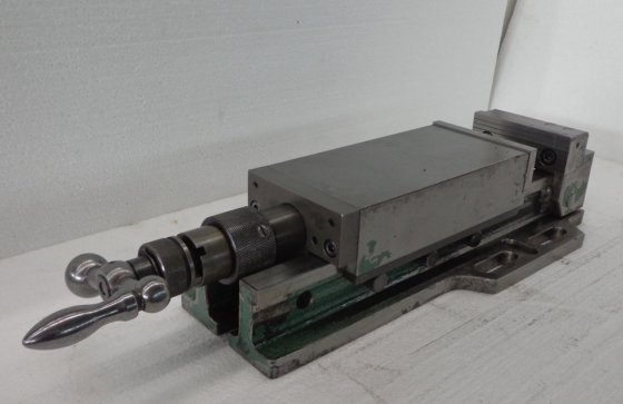 钳口宽度 115 毫米