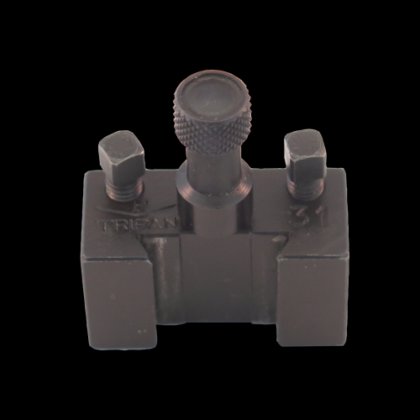 钢支架 "TRIPAN" 31，带 2 个螺丝，长