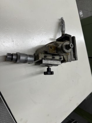 用于显微镜的三维支架 "Ewag