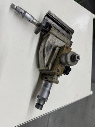 用于显微镜的三维支架 "Ewag