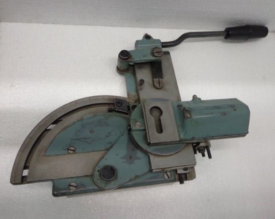 带 "Schaublin "旋转鞋底的磨削支架