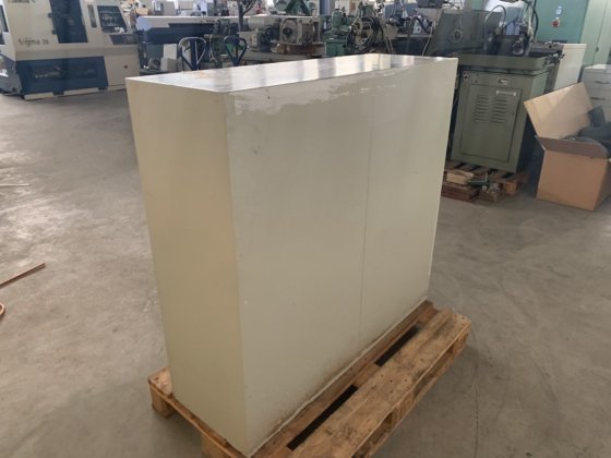 带 2 扇推拉门的工具柜 ""