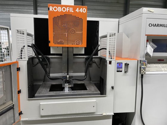 夏米尔 "ROBOFIL 440 线切割机床