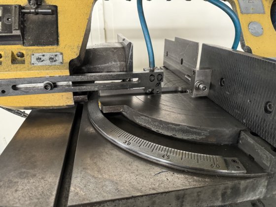 欧米茄 "FMB "型带锯床