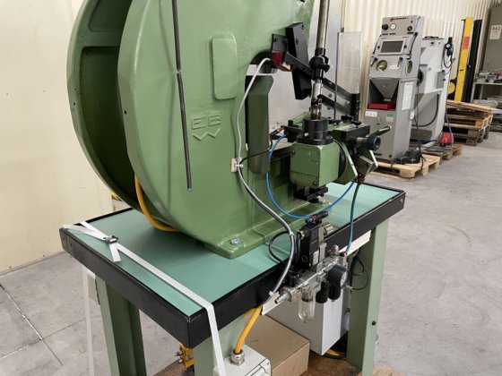 偏心压力机 "BEUTLER" D8-200