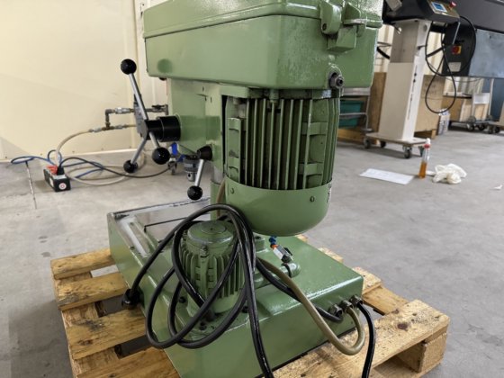 Fehlmann" P-10 型攻丝和钻孔机