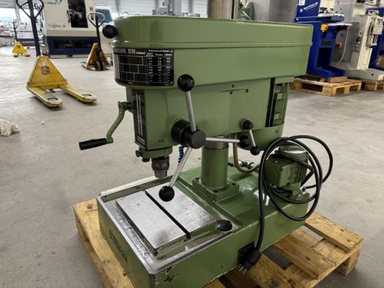 Fehlmann" P-10 型攻丝和钻孔机