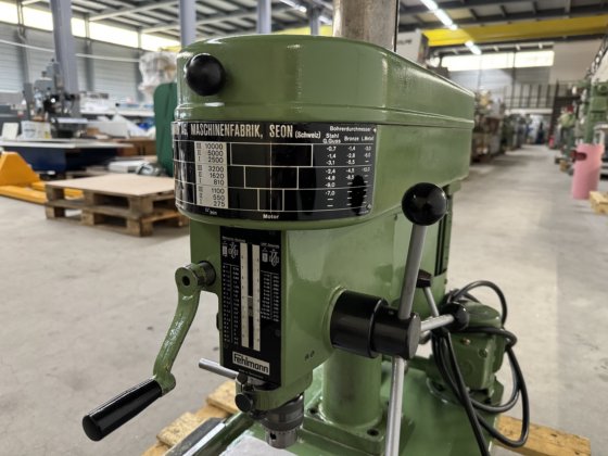 Fehlmann" P-10 型攻丝和钻孔机