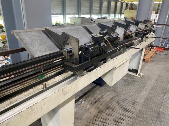 TORNOS "ROBOBAR SSF-226 型棒料喂料机