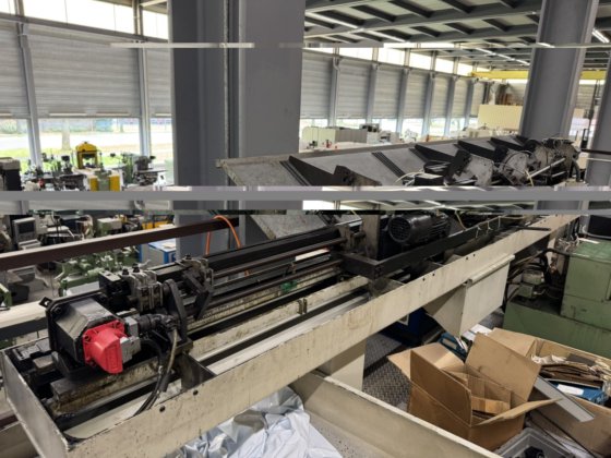 TORNOS "ROBOBAR SSF-226 型棒料喂料机