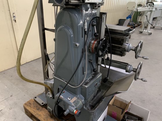 Schaublin" 13 型万能铣床