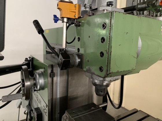 Schaublin" 22 型万能铣床