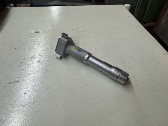 3点式内部マイクロメータ マイクロメータ 62-75 mm。