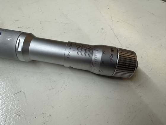 3点式内部マイクロメータ マイクロメータ 62-75 mm。