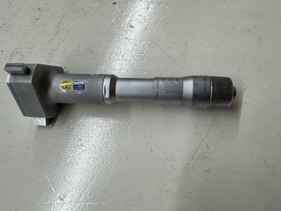 3点式内部マイクロメータ マイクロメータ 62-75 mm。