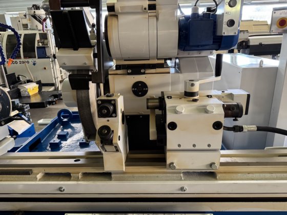 円筒研削盤ヨーツ・ショートタイプE450x1500