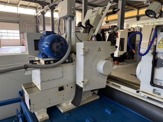 円筒研削盤ヨーツ・ショートタイプE450x1500