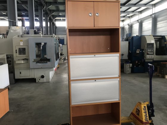 5部屋の木製キャビネット