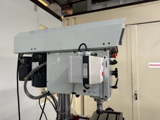 ドリル＆フライス盤 "シンシナティ" タイプ NFT-320 V