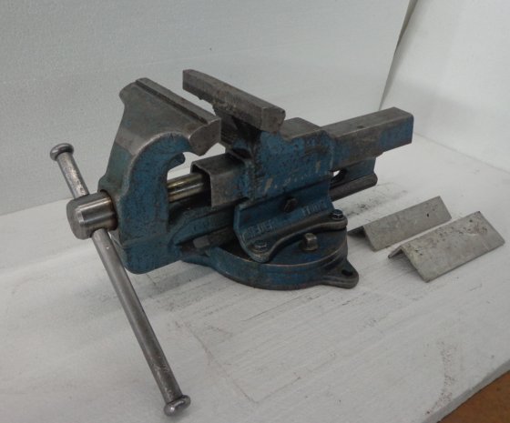 ワークベンチバイス "" ジョー幅 130 mm