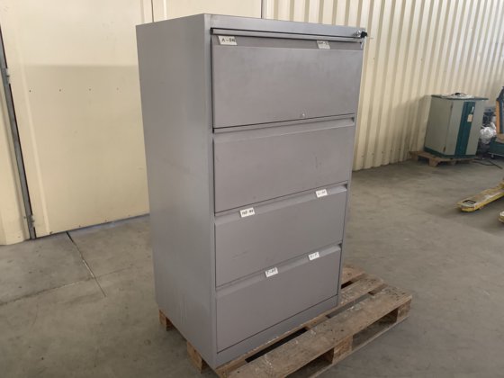 金属工具柜""，带 4 个抽屉