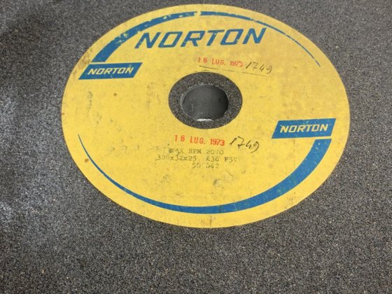 诺顿 "磨盘 ø 305x32x25