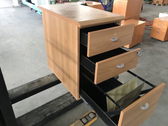 带 3 个抽屉的木柜 ""