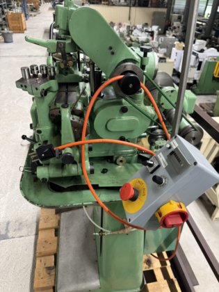 MACHINE A PERCER ET RECTIFIER