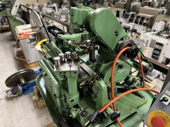 MACHINE A PERCER ET RECTIFIER