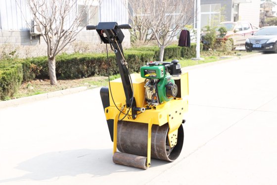 HengWang HW-700C Einzeltrommel-Straßenwalze