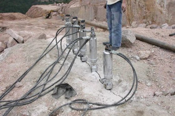 恒旺液压岩石劈裂机