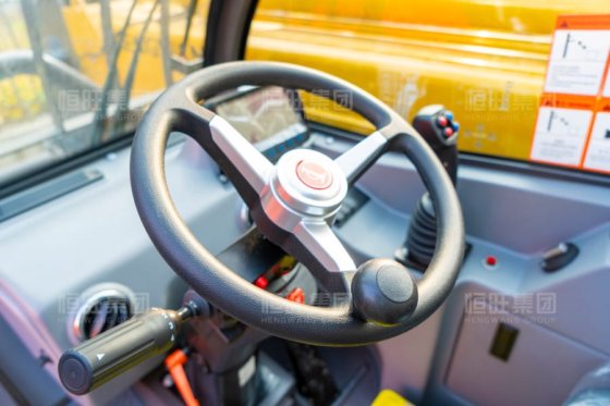 恒旺 HWR30-7 伸缩臂叉车