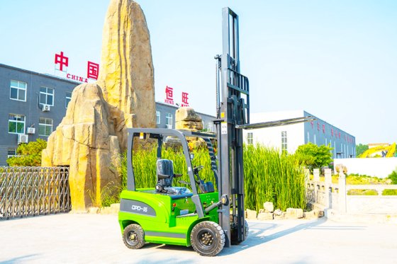 恒旺 HW1.5T 电动叉车