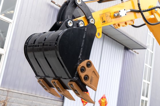 恒旺 HW-13W 履带式挖掘机